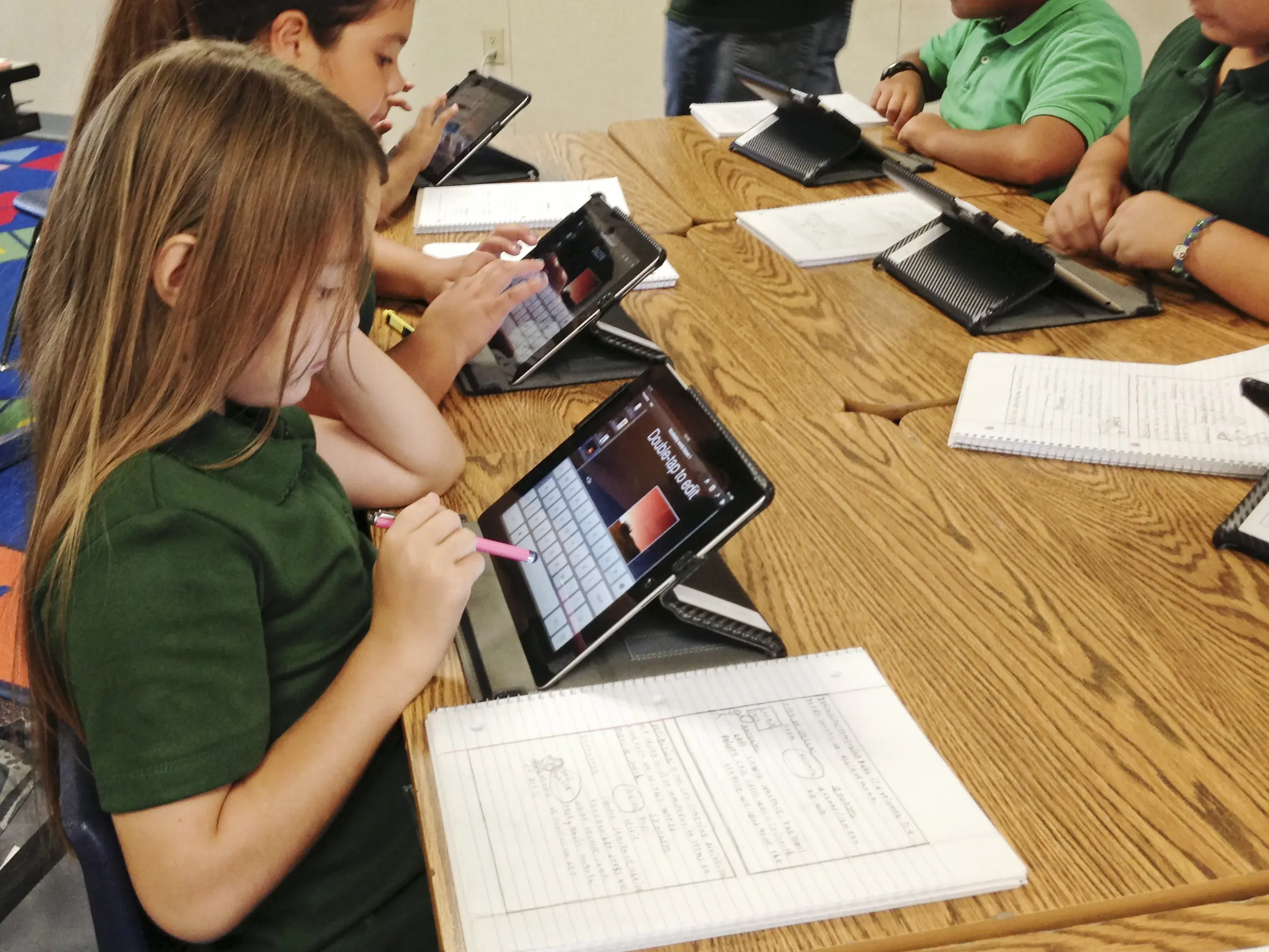 Ecosistemas educativos integrados con tecnología AR